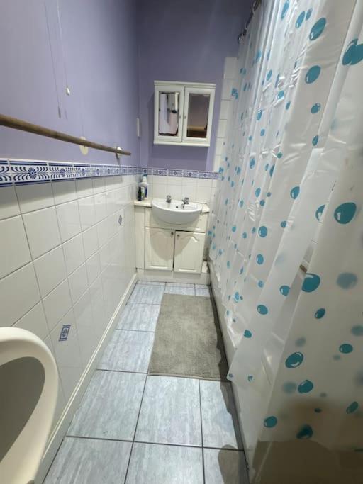 Private Double Bedroom In Hounslow Near Heathrow Londen Buitenkant foto